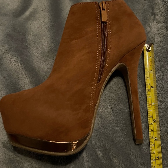 New in box camel colored booties - Picture 5 of 6